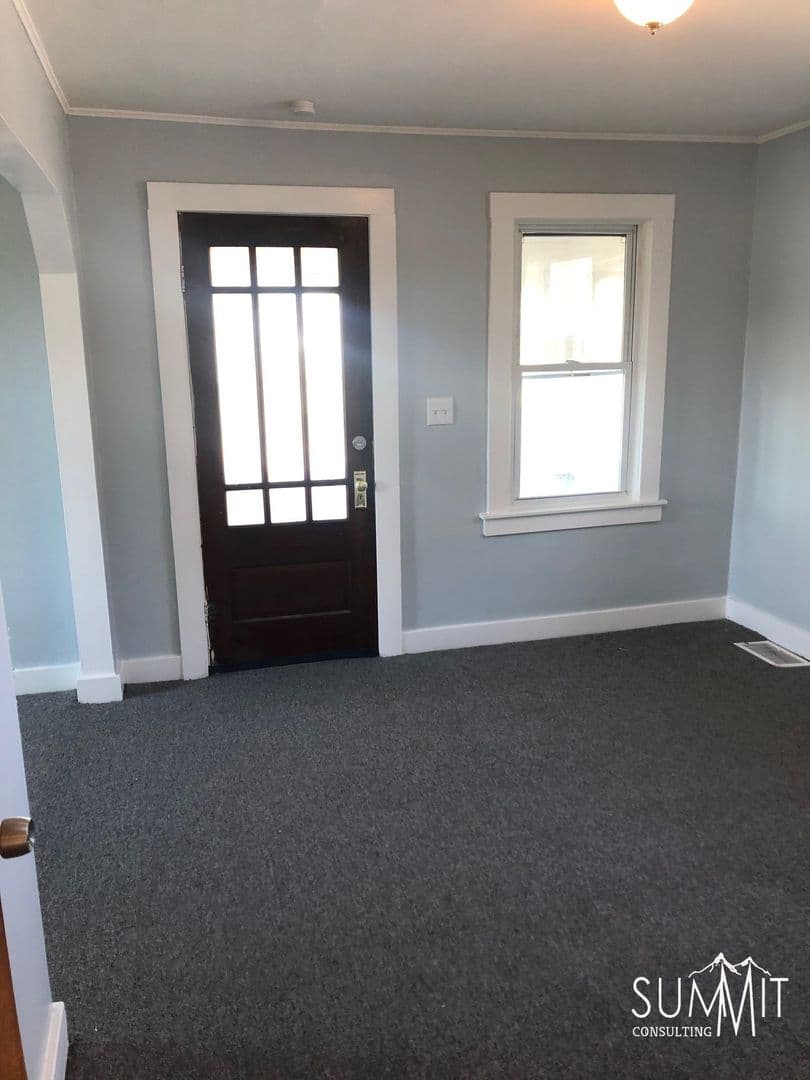 Centerline House: 6712 Braun *