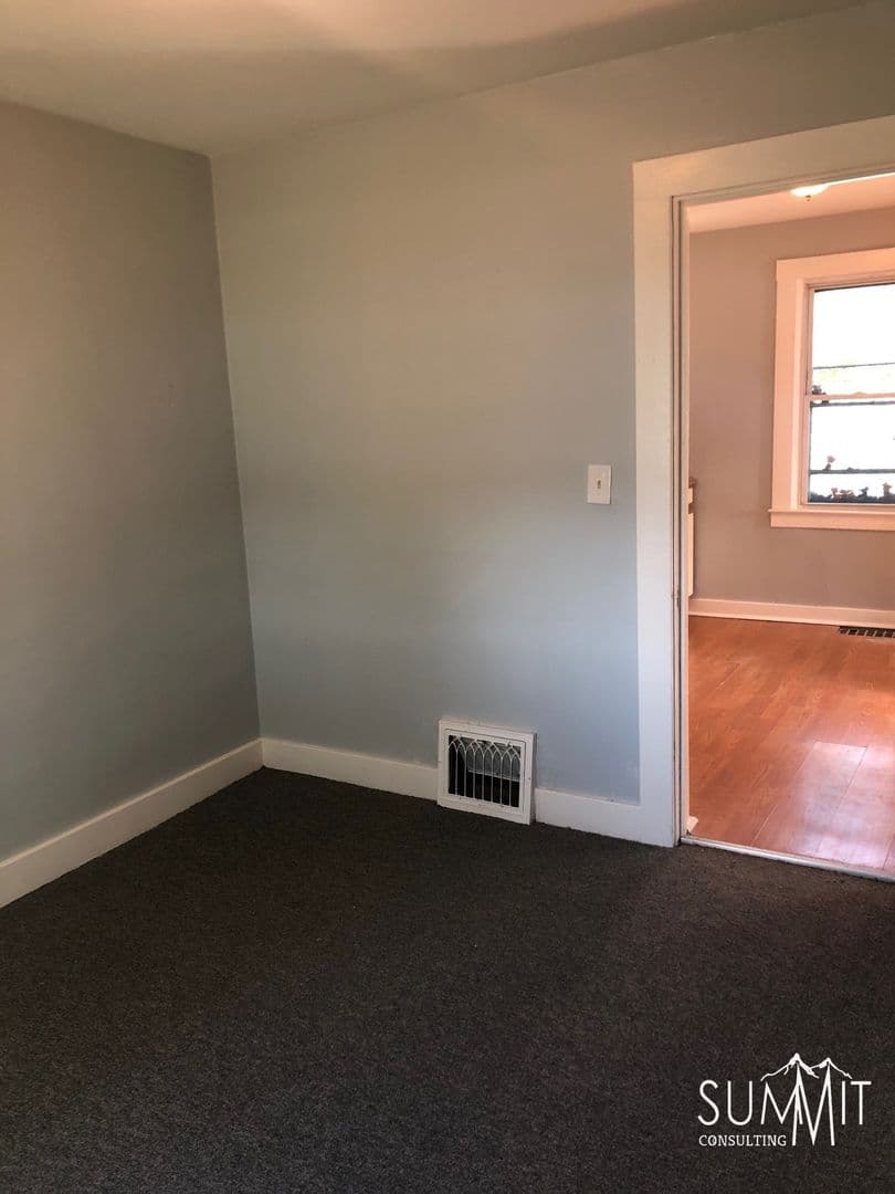 Centerline House: 6712 Braun *