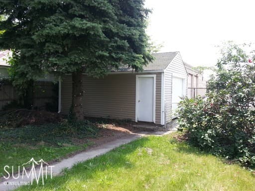 Centerline House: 6712 Braun *