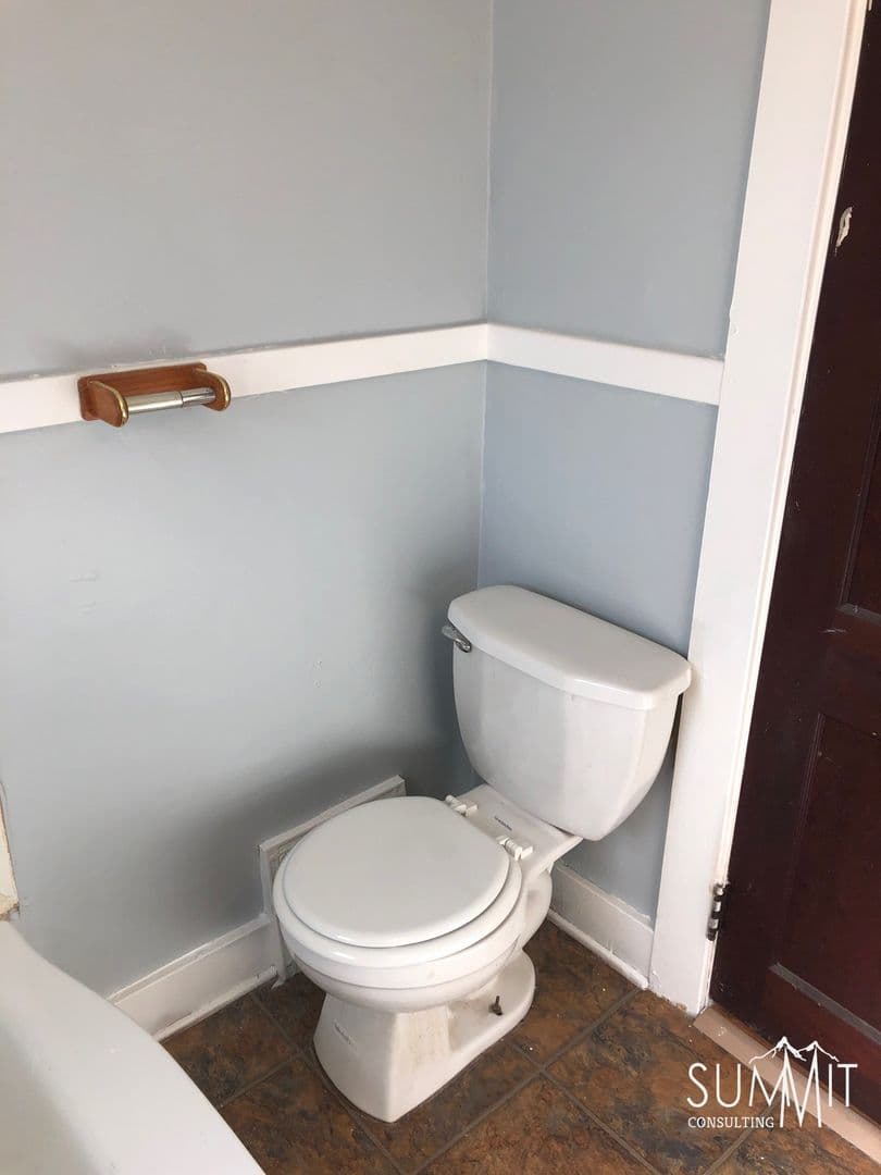 Centerline House: 6712 Braun *