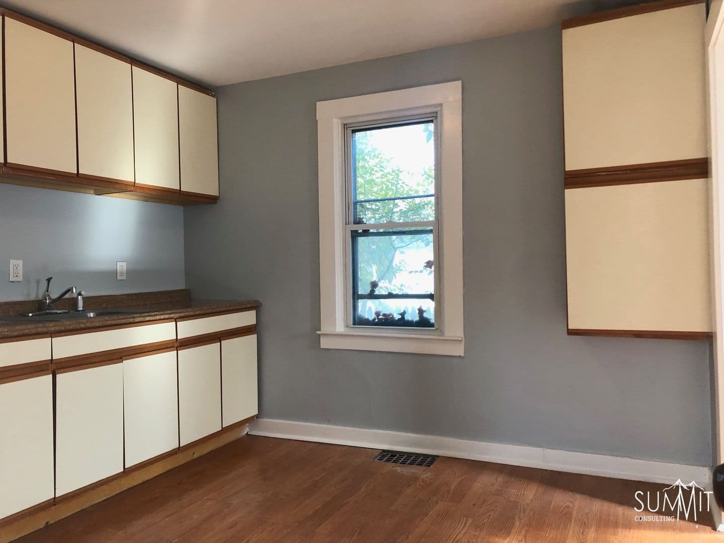 Centerline House: 6712 Braun *