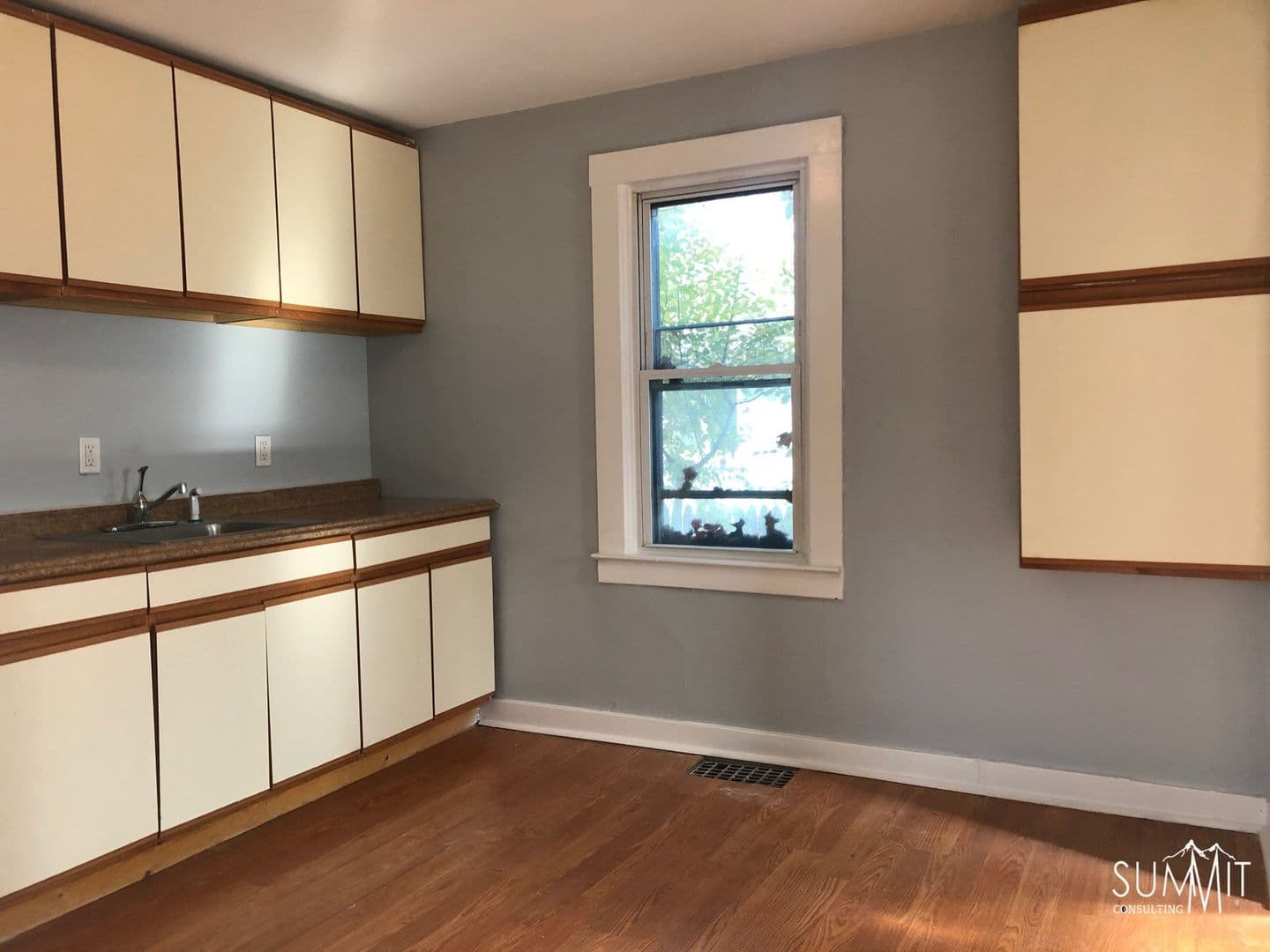 Centerline House: 6712 Braun *