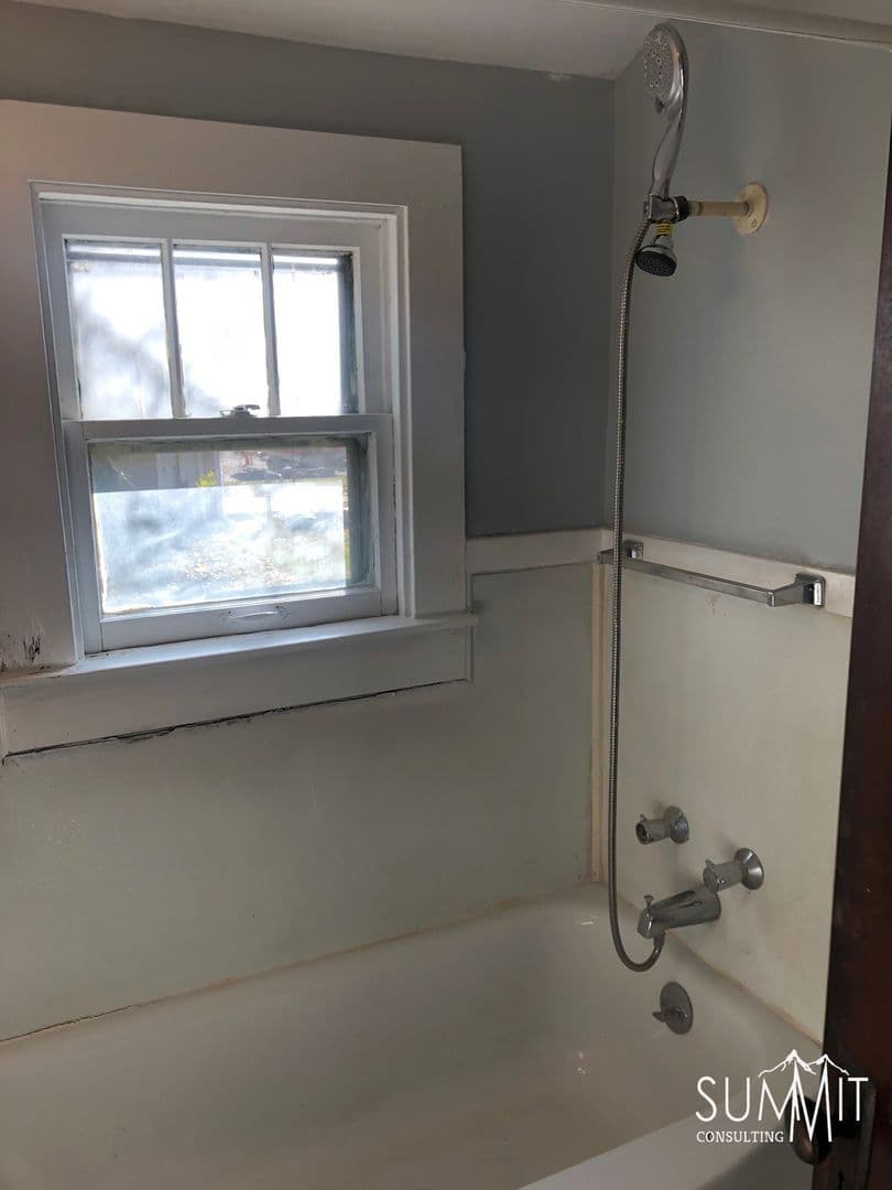 Centerline House: 6712 Braun *