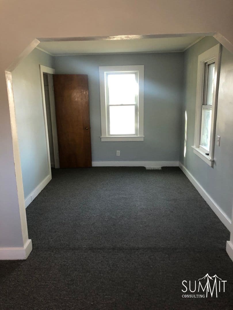 Centerline House: 6712 Braun *