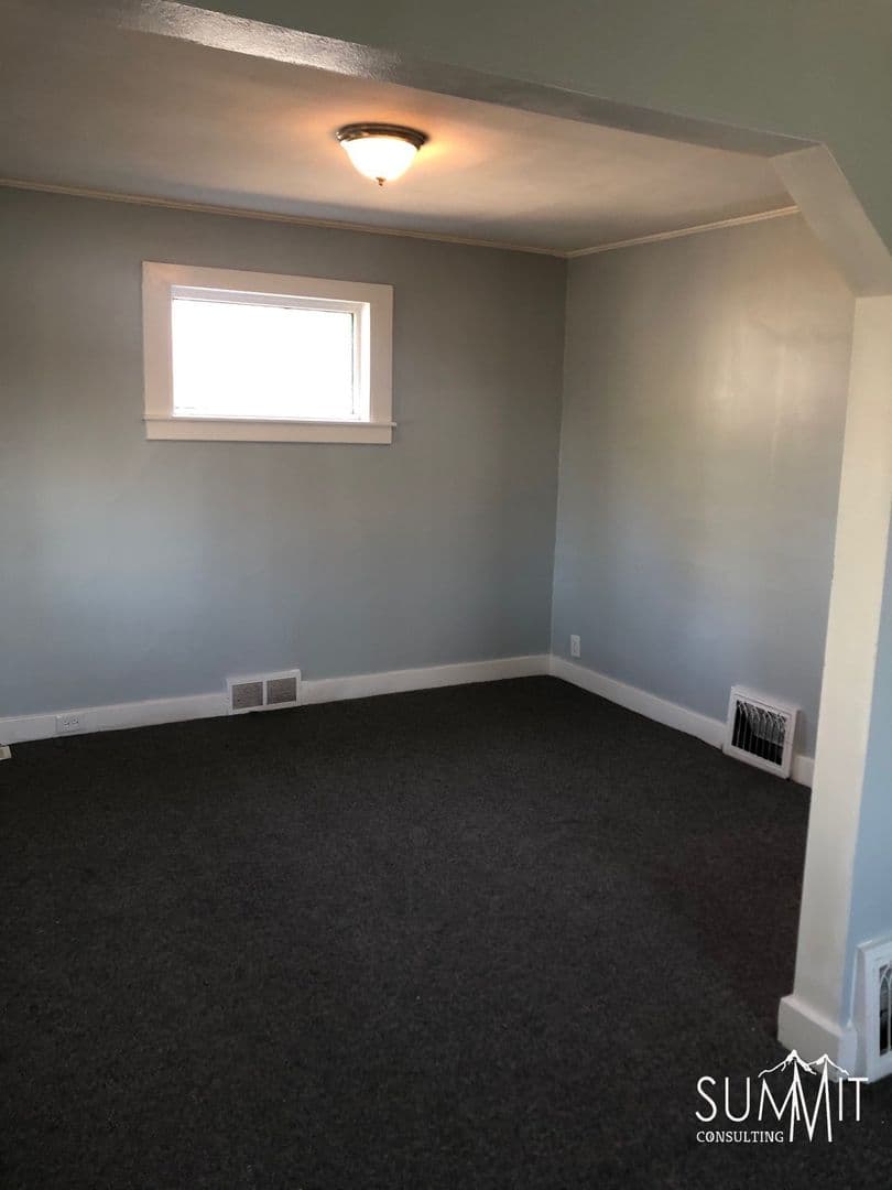 Centerline House: 6712 Braun *