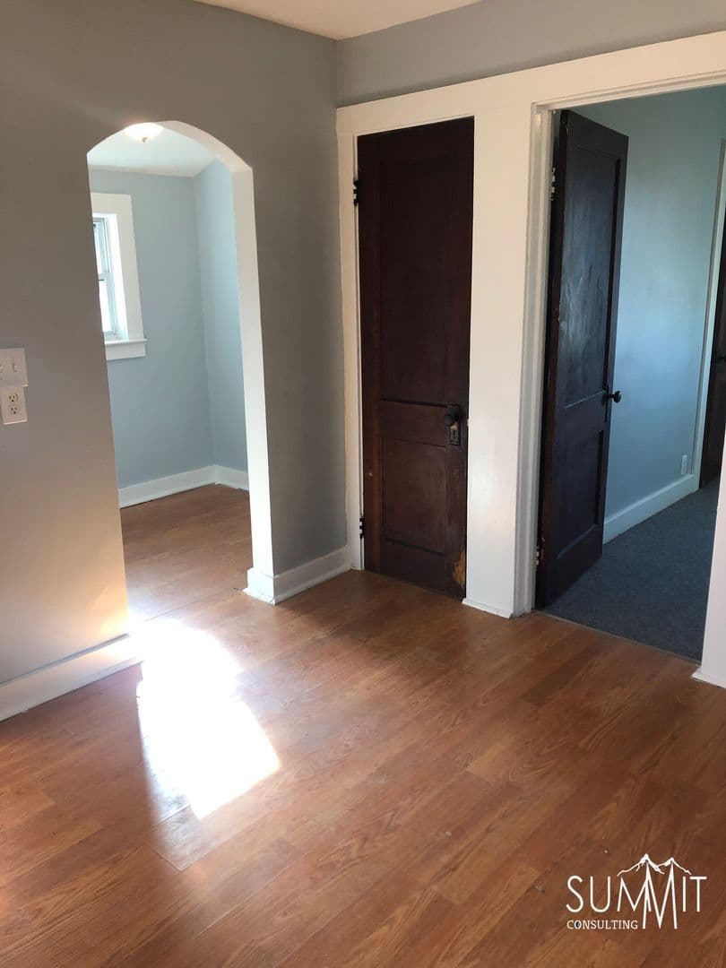 Centerline House: 6712 Braun *