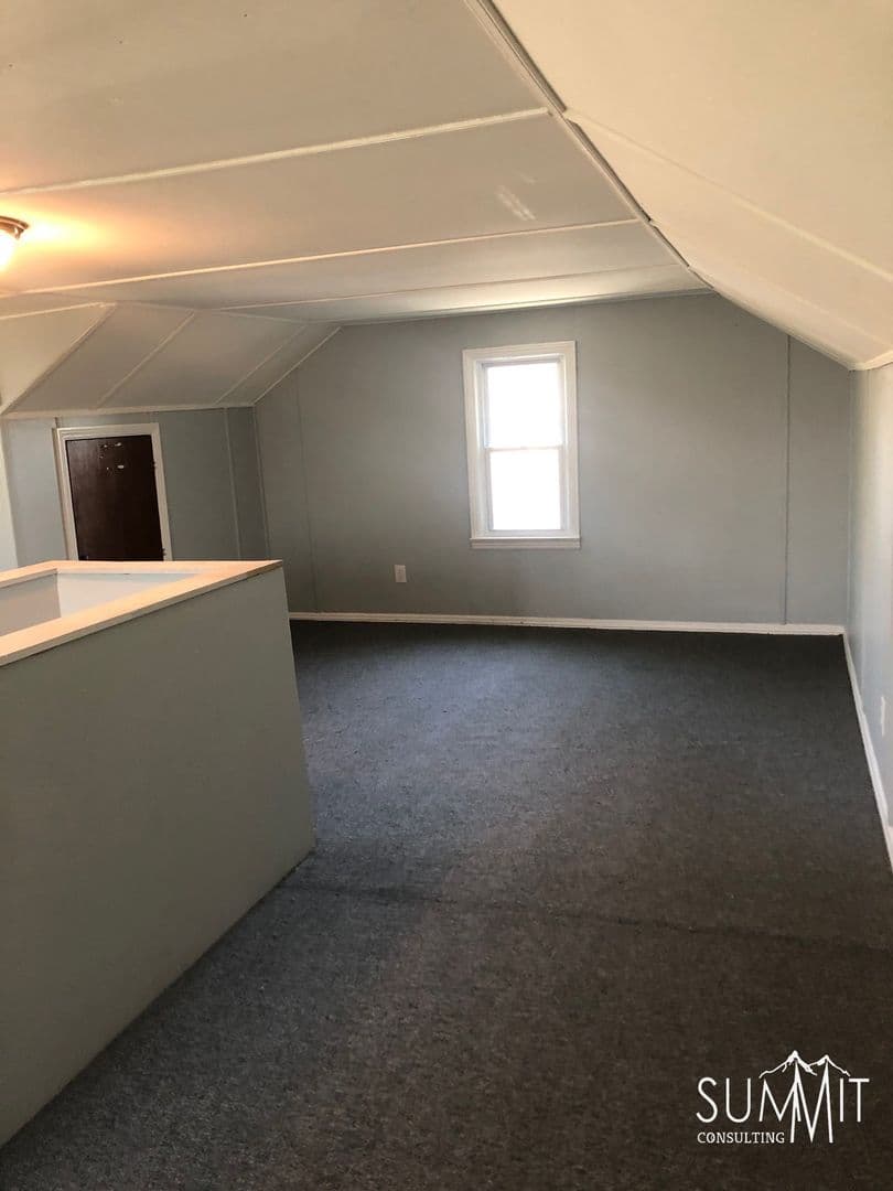 Centerline House: 6712 Braun *