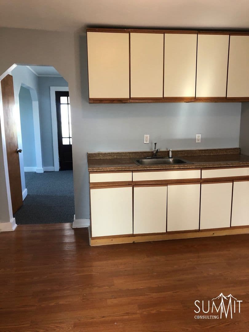 Centerline House: 6712 Braun *