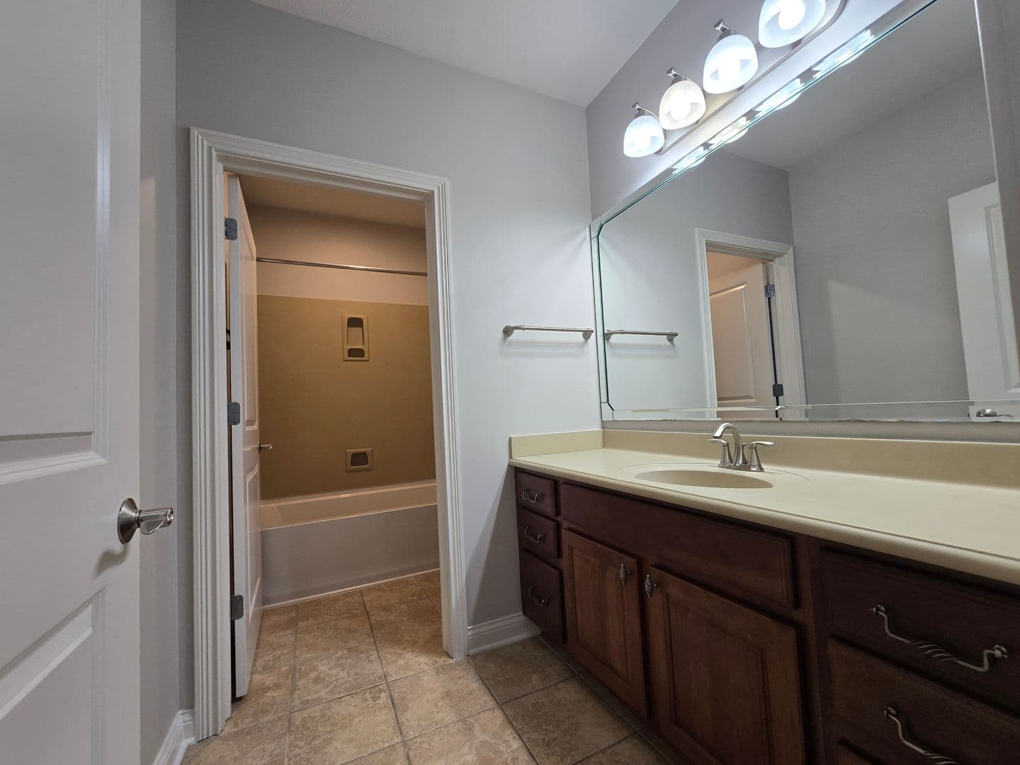 Indianapolis Apartment: 8555 One W Dr.