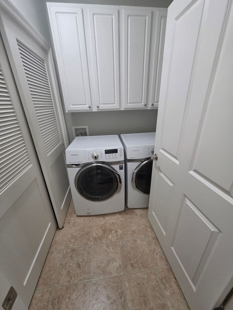 Indianapolis Apartment: 8555 One W Dr.