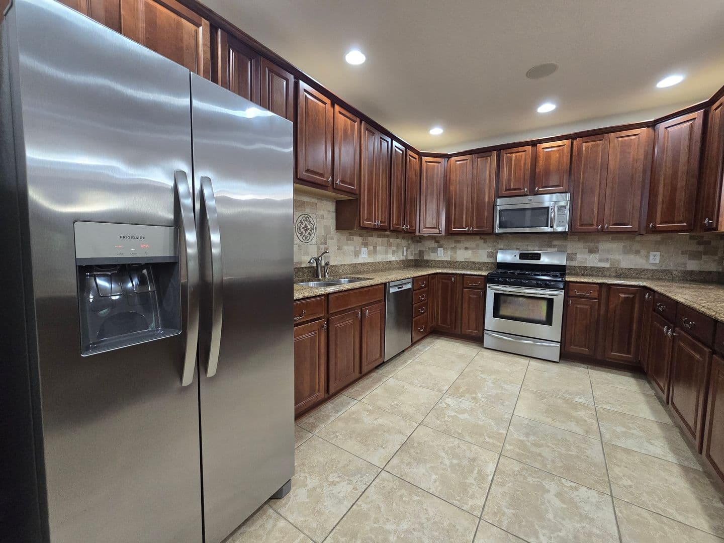 Indianapolis Apartment: 8555 One W Dr.