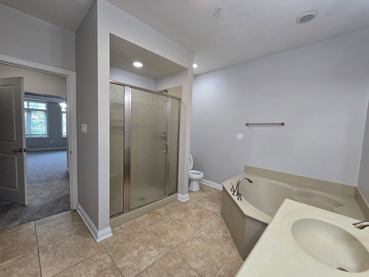 Indianapolis Apartment: 8555 One W Dr.