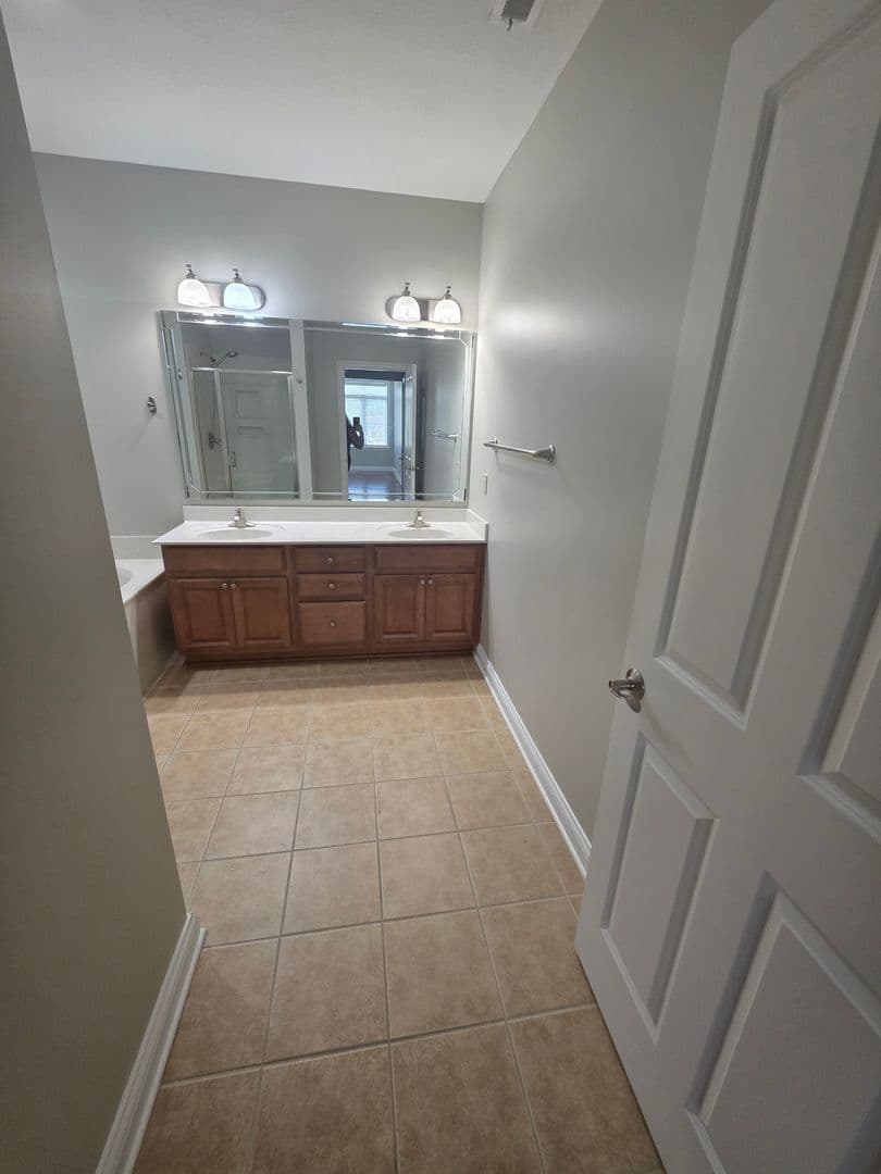 Indianapolis Apartment: 8555 One W Dr.