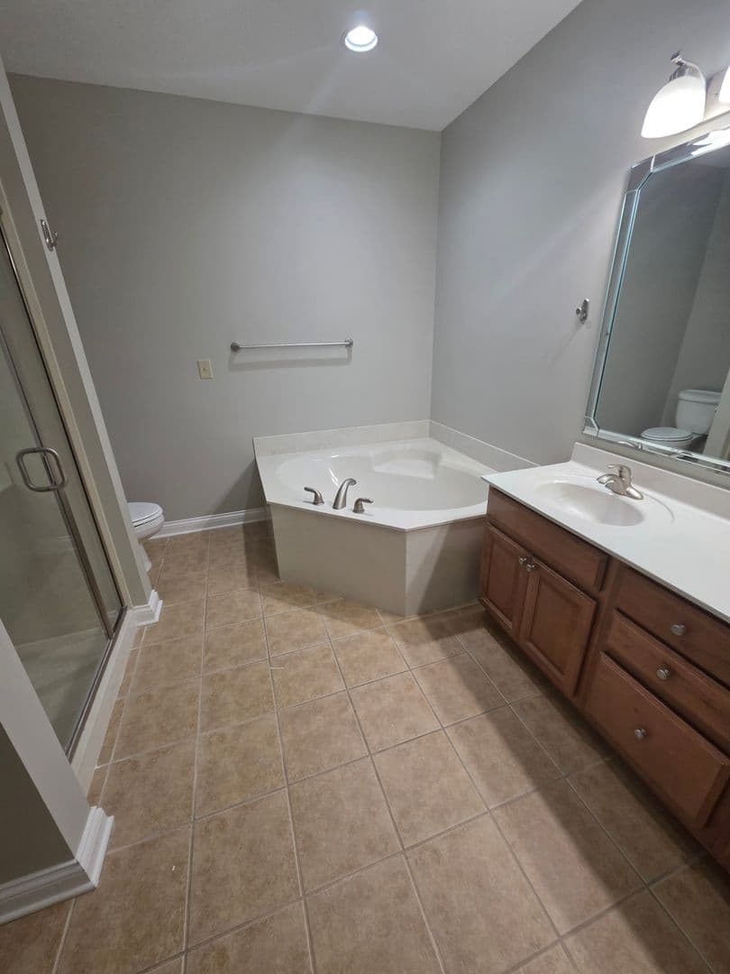 Indianapolis Apartment: 8555 One W Dr.