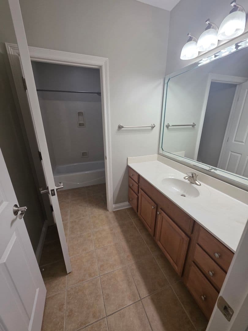 Indianapolis Apartment: 8555 One W Dr.