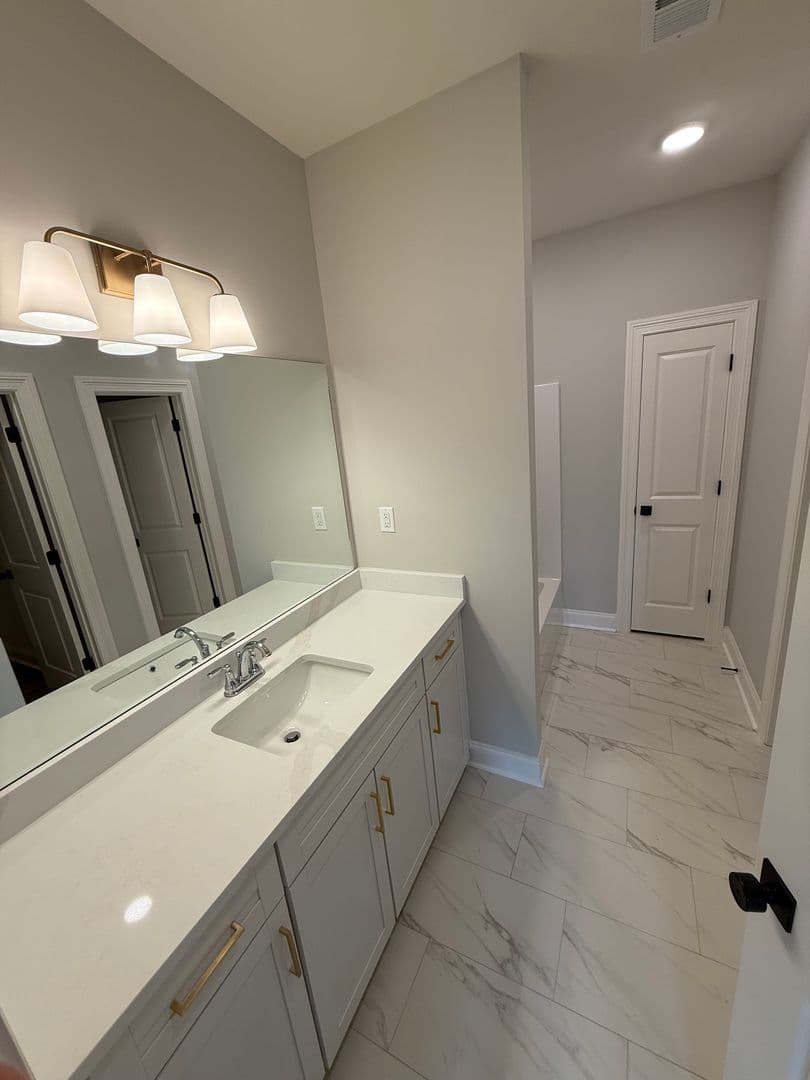 Oxford House: 3559 Fenwick Way