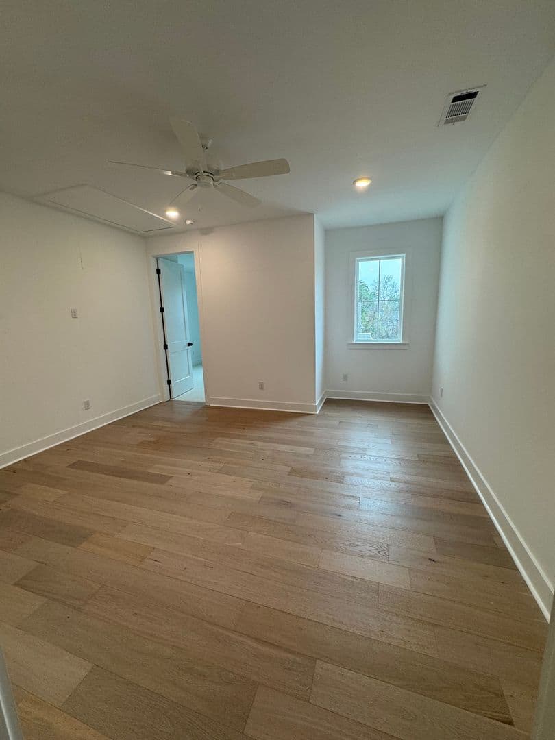 Oxford House: 806 Lilla Lane