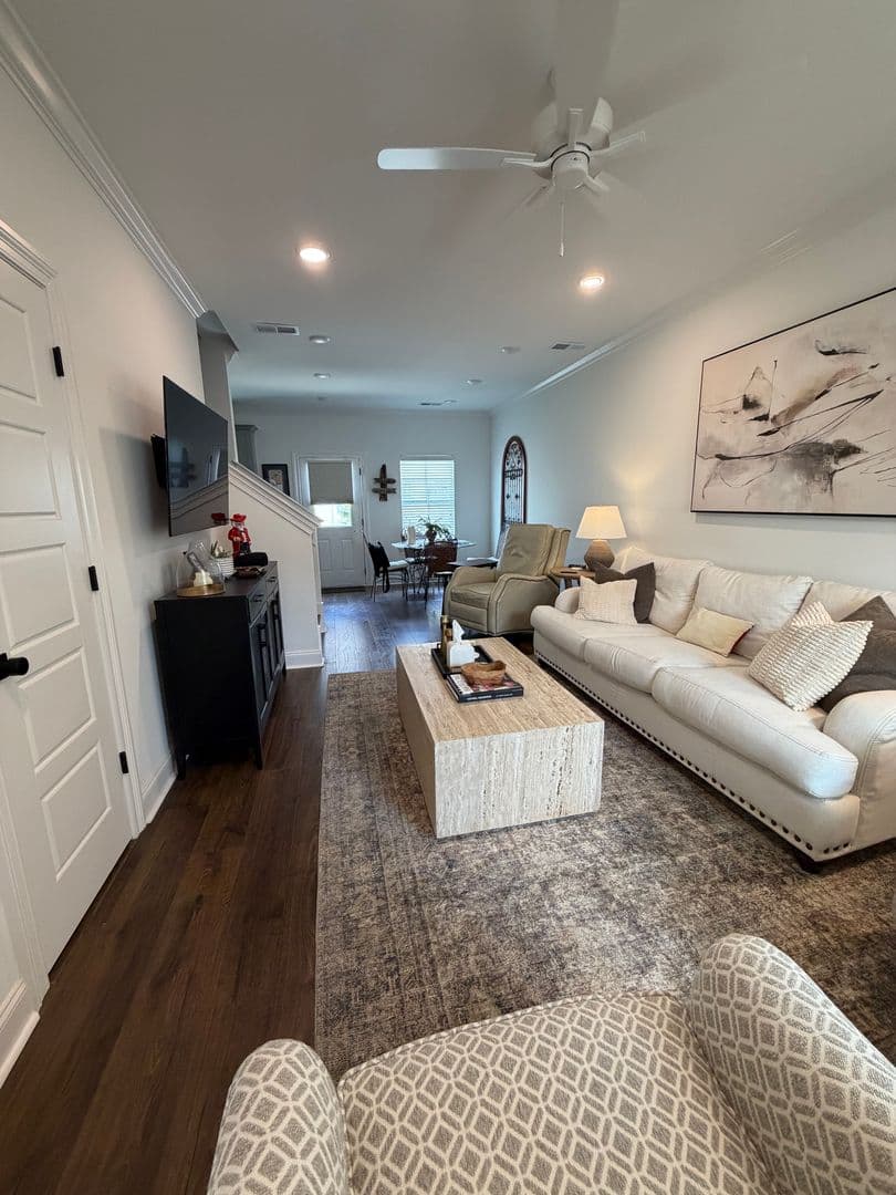 Oxford House: 577 Meadow Crest Circle