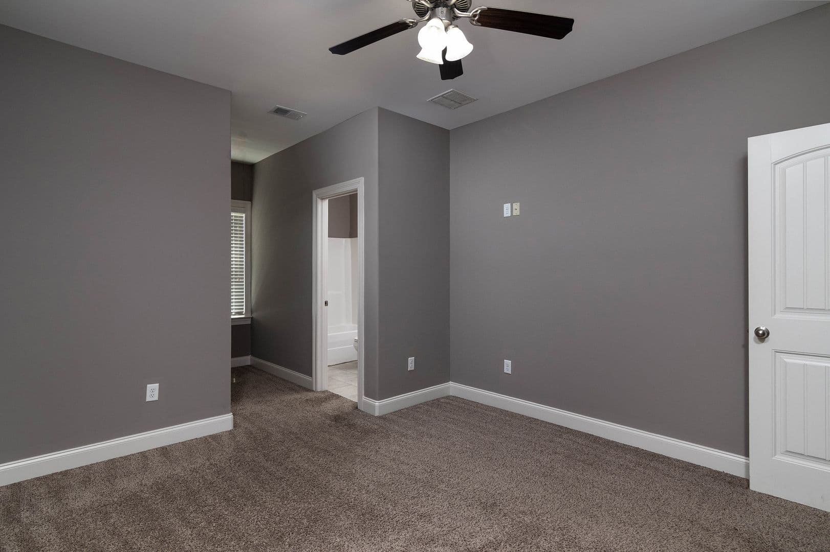 Oxford House: 530 Fifer Circle