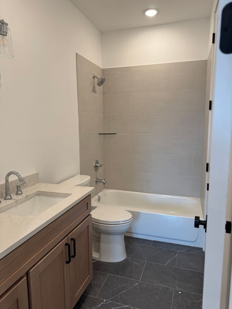 Oxford House: 806 Lilla Lane