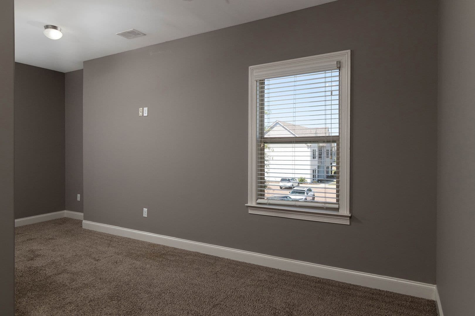 Oxford House: 530 Fifer Circle