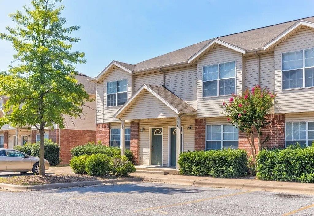 Fayetteville Apartment: W. Pleasant Woods Dr.