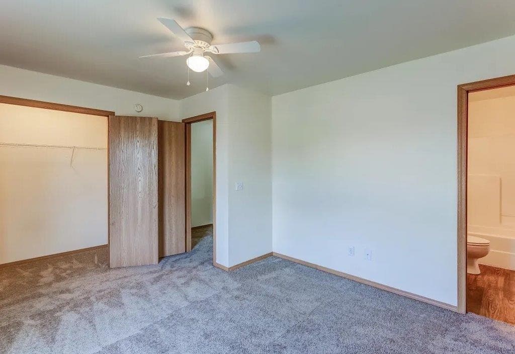 Fayetteville Apartment: W. Pleasant Woods Dr.