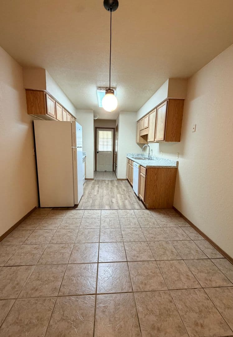 Fayetteville Apartment: Samantha/Yvonne/Sara/Mary