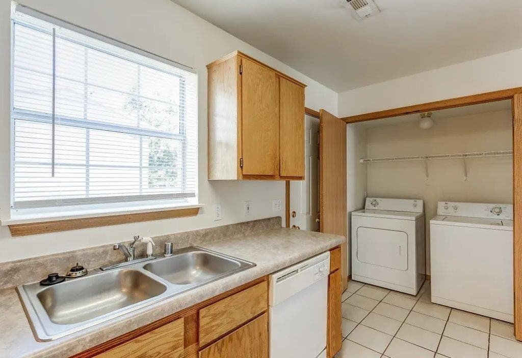 Fayetteville Apartment: W. Pleasant Woods Dr.