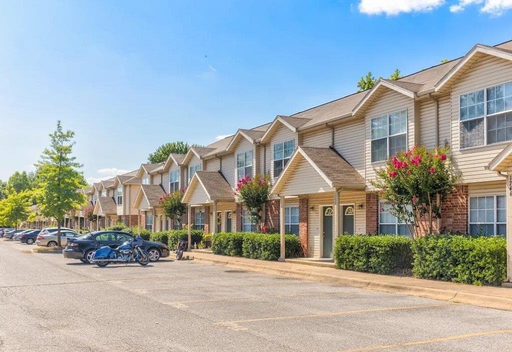 Fayetteville Apartment: W. Pleasant Woods Dr.