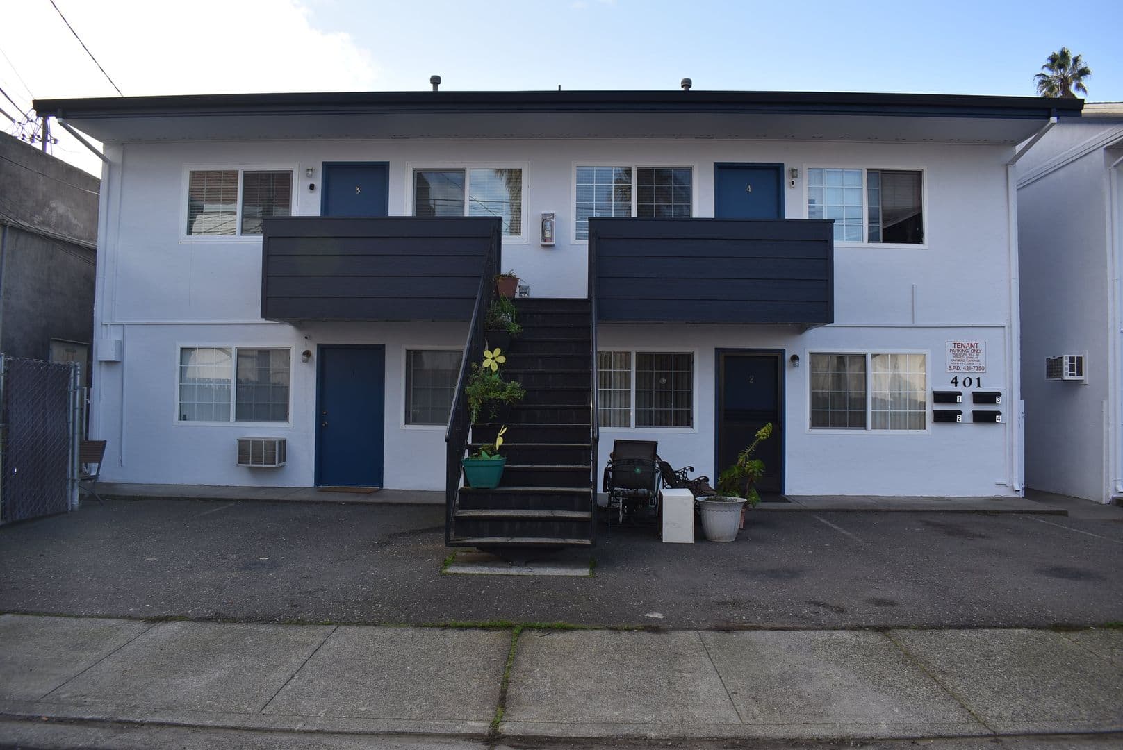 Suisun City Apartment: 401 + 403 Solano Street