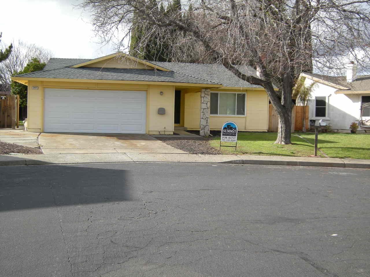 Vacaville House: 247 Belford Place