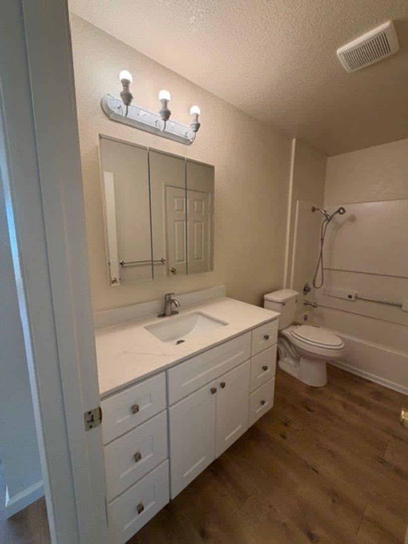 Fairfield Apartment: 131 Alaska Avenue