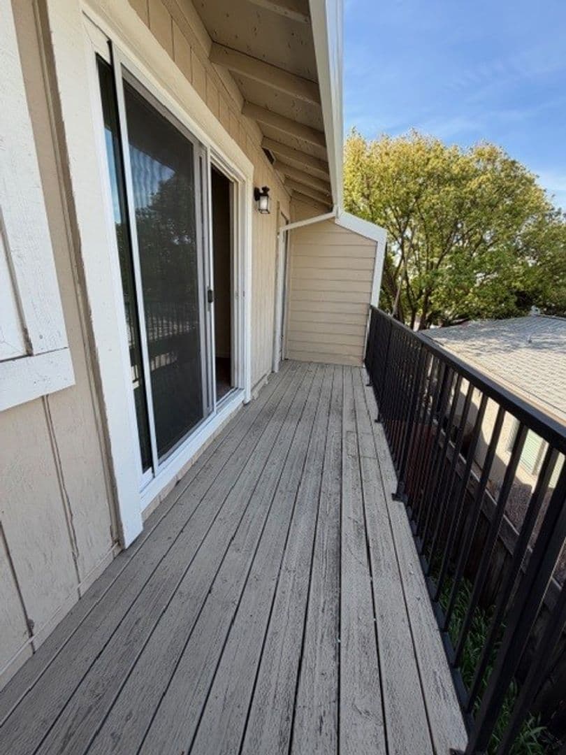 Fairfield Apartment: 131 Alaska Avenue
