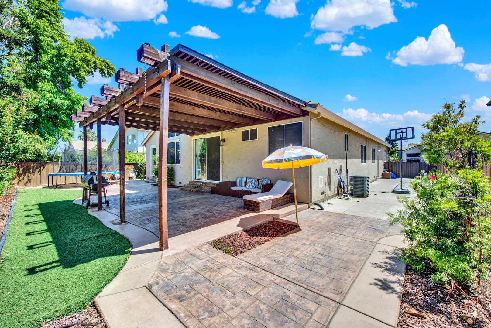 Vacaville House: 648 Fox Hollow Way