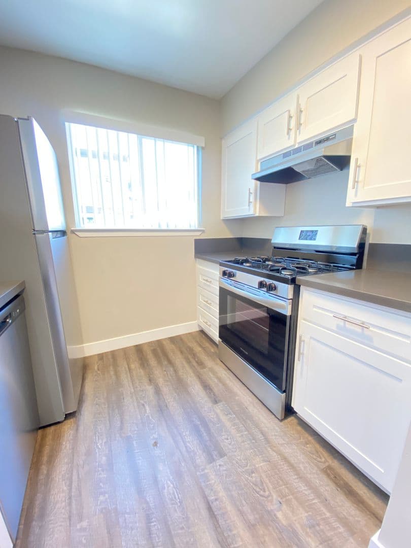 Carmichael Apartment: Oakpoint Apartments