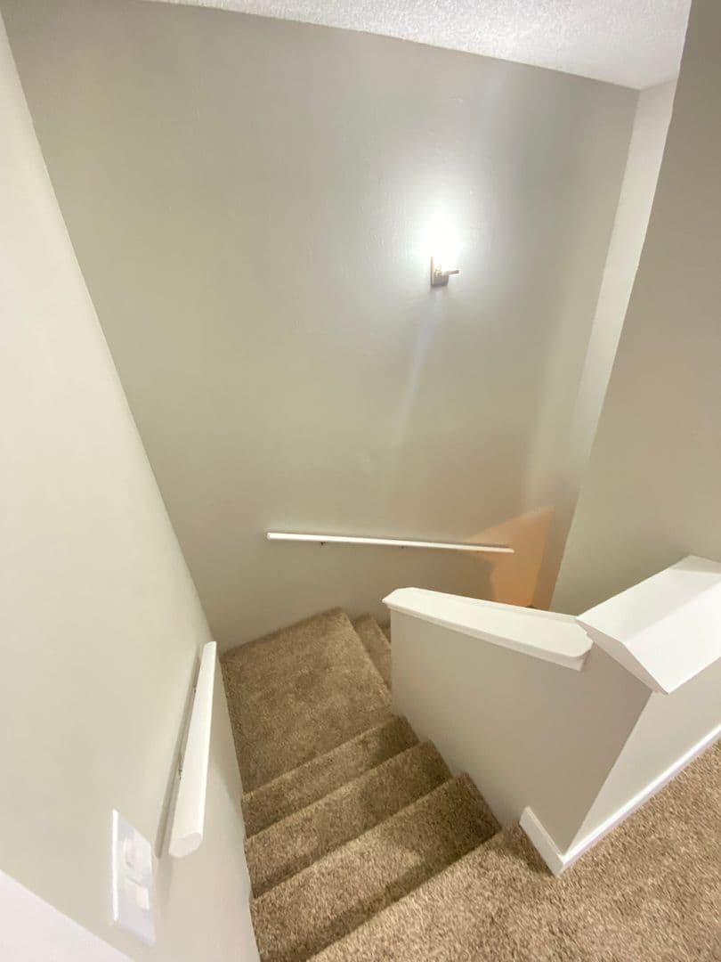 Carmichael Apartment: Oakpoint Apartments