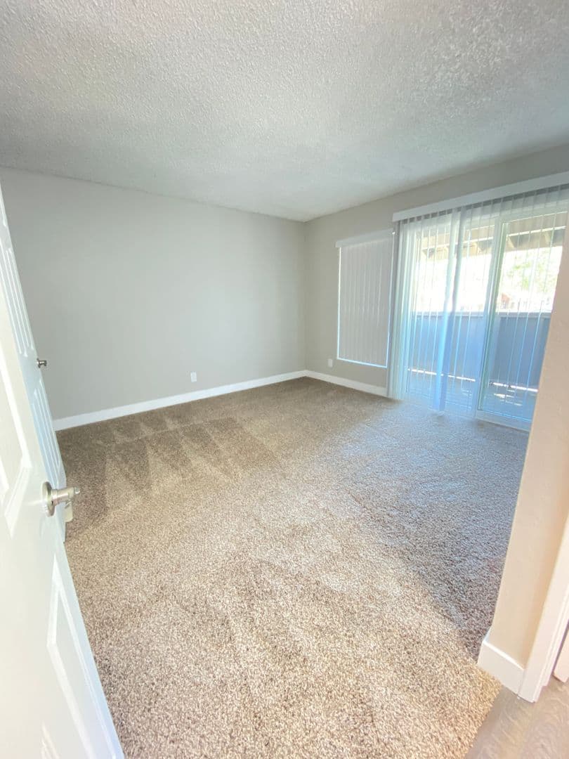 Carmichael Apartment: Oakpoint Apartments