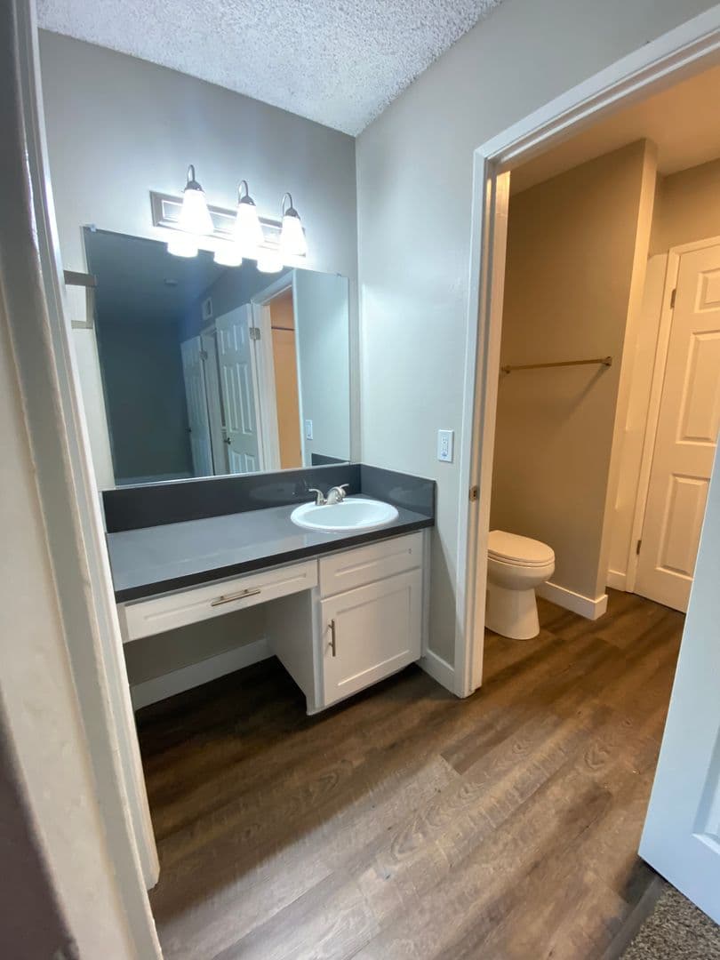 Carmichael Apartment: Oakpoint Apartments