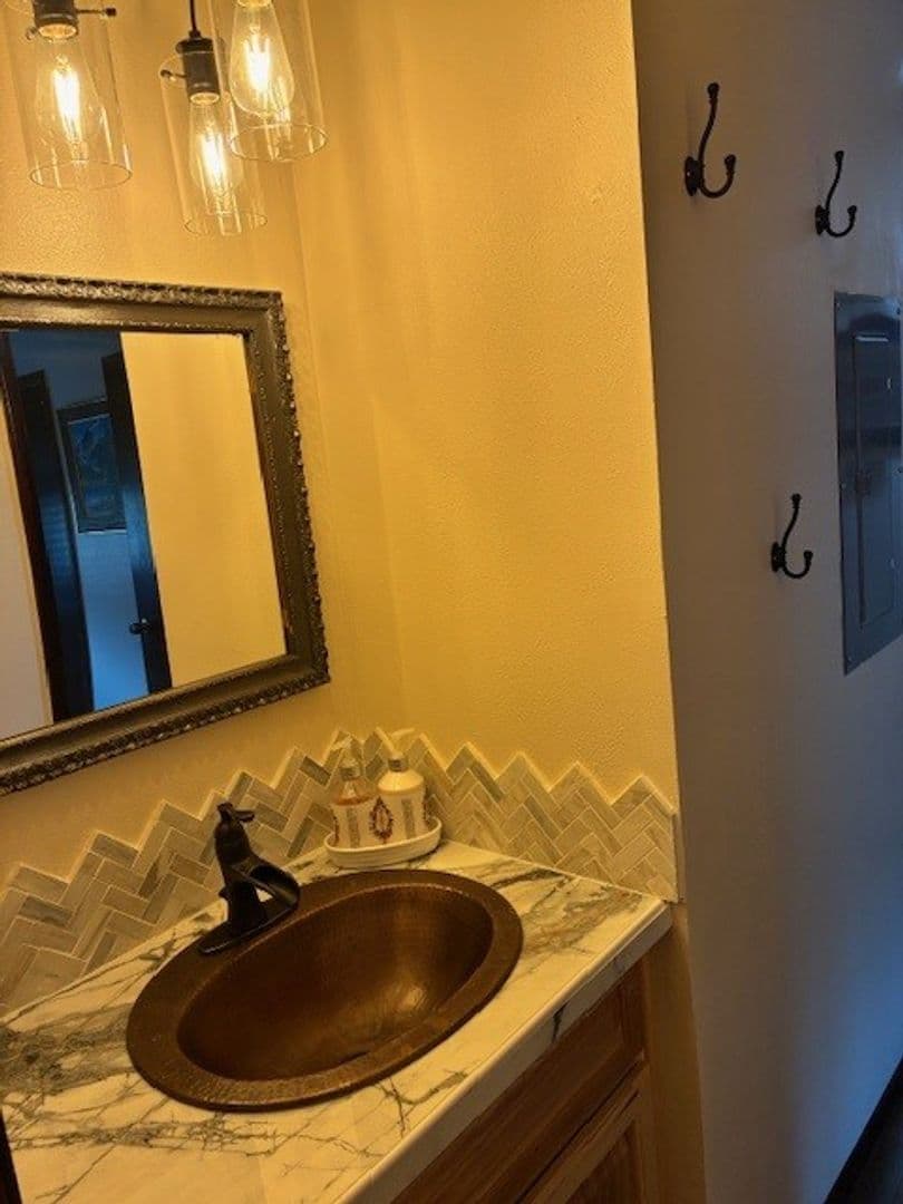 Dillon Condo: Dillon Valley East S203