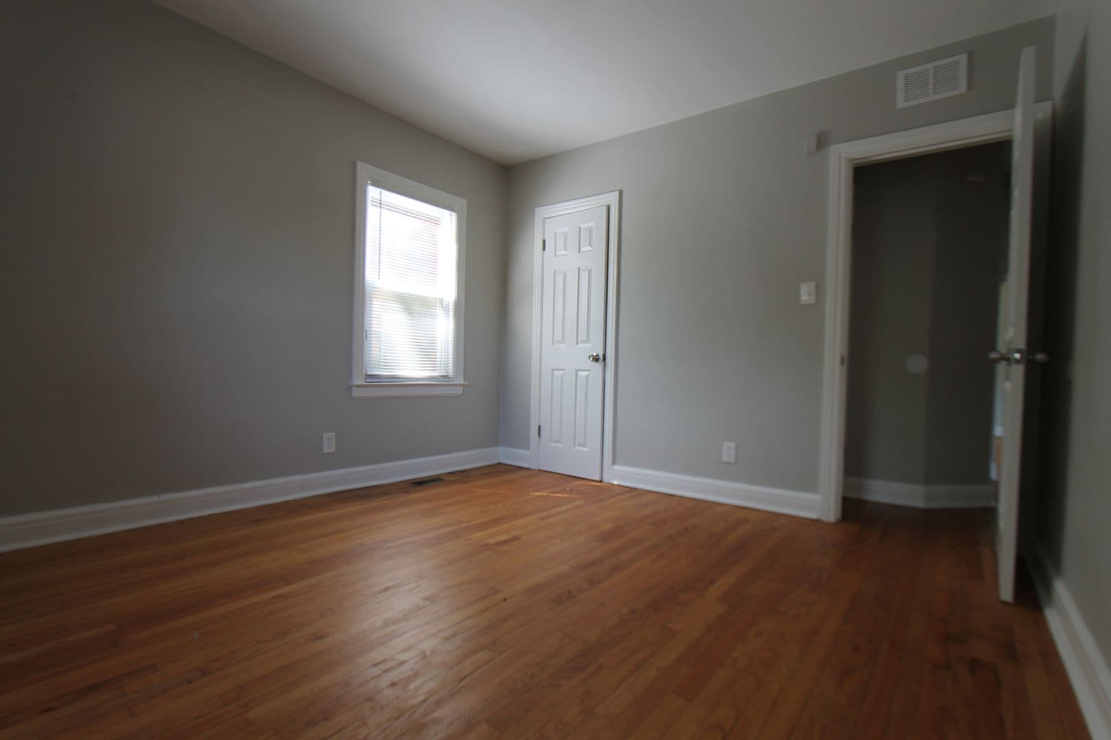 Detroit Apartment: 18714-16 Greenlawn St.