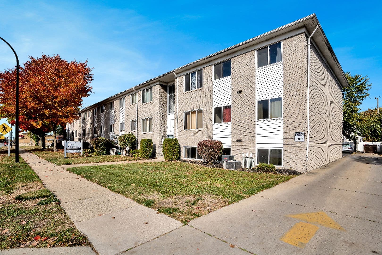 Ferndale Apartment: 1270 West 9 Mile Road