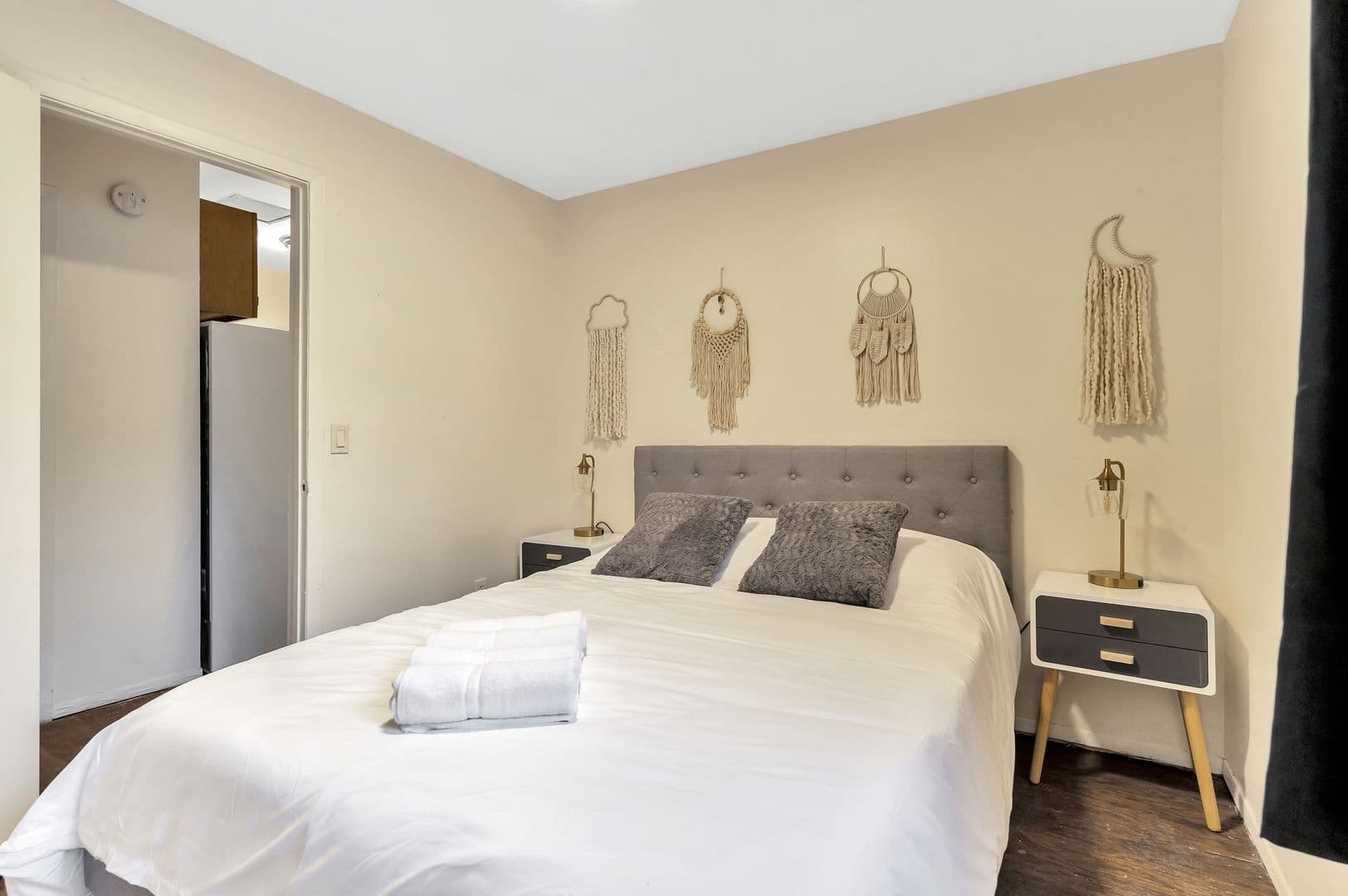 Ferndale Apartment: 1270 West 9 Mile Road