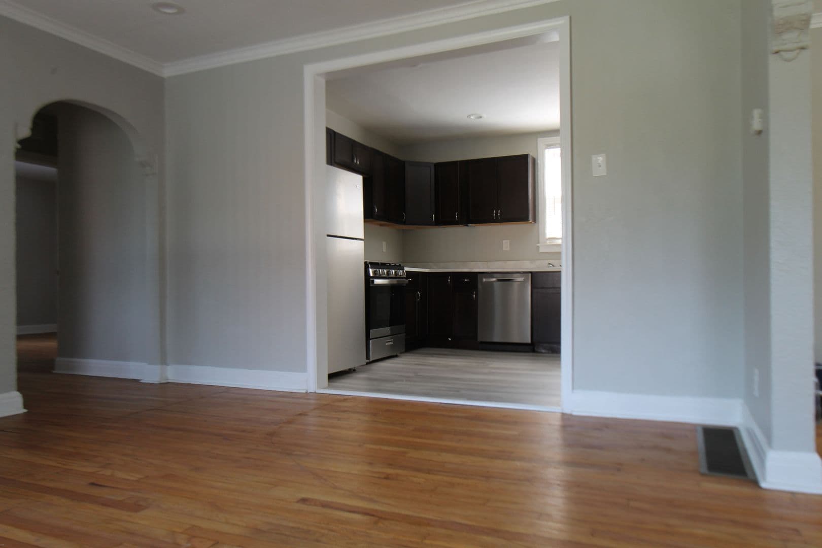 Detroit Apartment: 18714-16 Greenlawn St.