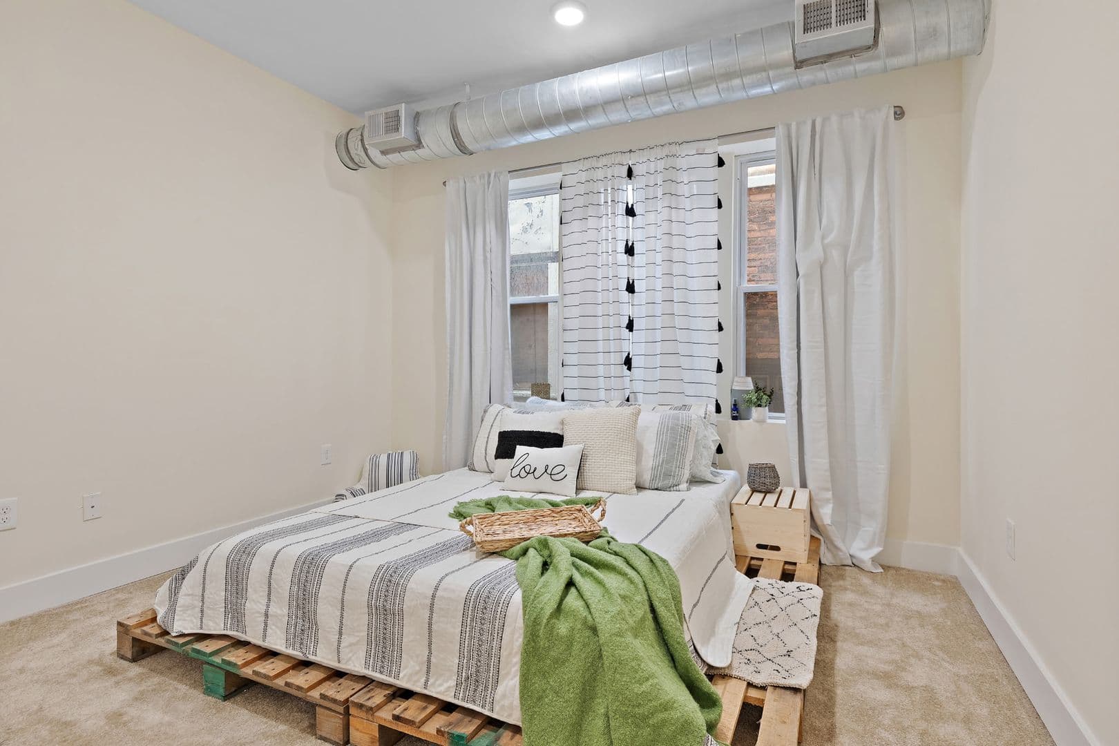 DETROIT Apartment: 524-526 E KIRBY