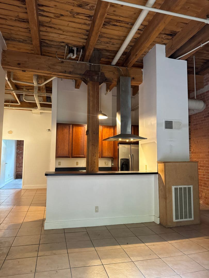 Detroit Condo: 6533 E Jefferson Ave - 114