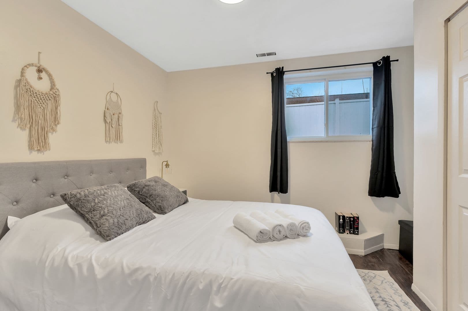 Ferndale Apartment: 1270 West 9 Mile Road