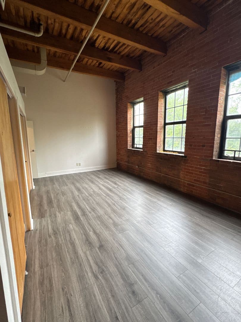 Detroit Condo: 6533 E Jefferson Ave - 114