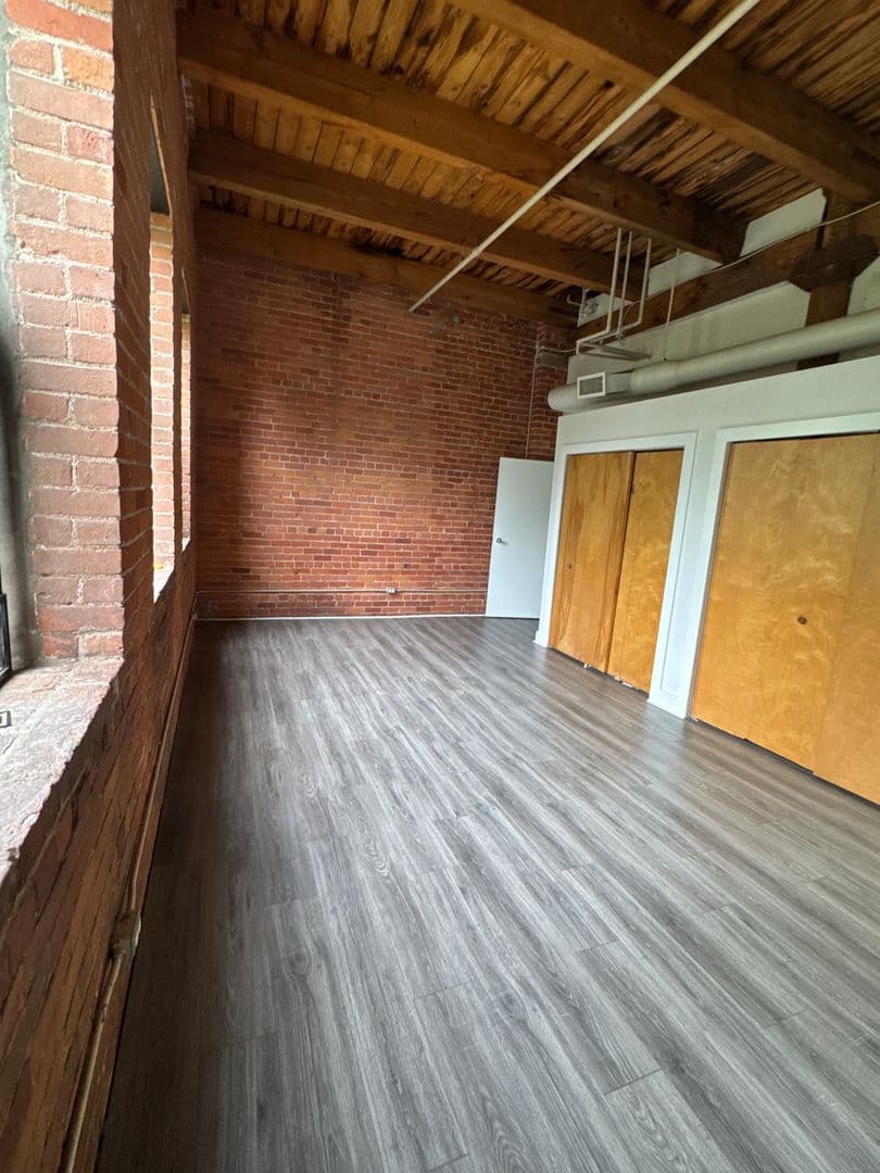 Detroit Condo: 6533 E Jefferson Ave - 114