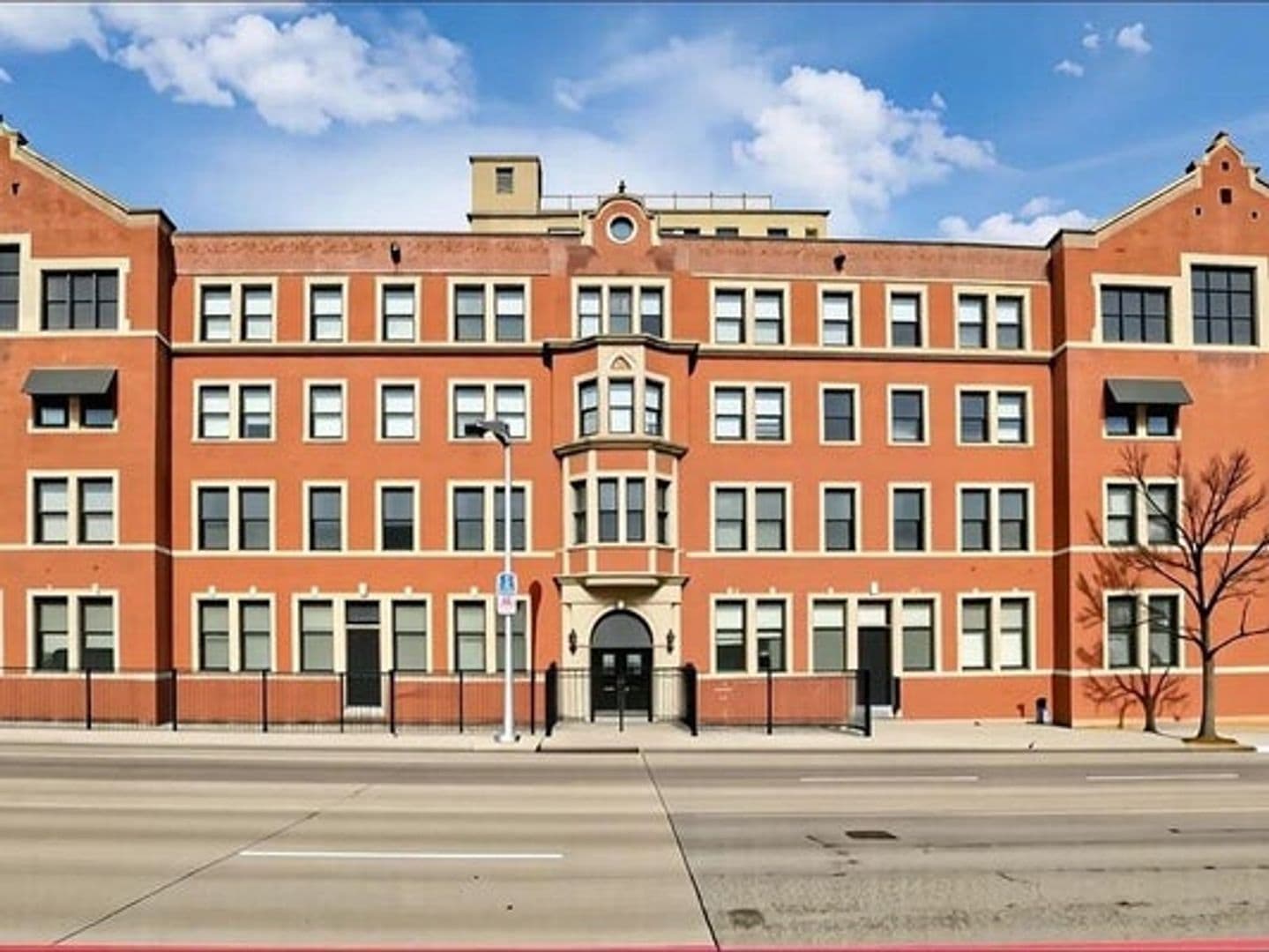 Detroit Condo: 6533 E Jefferson Ave - 114